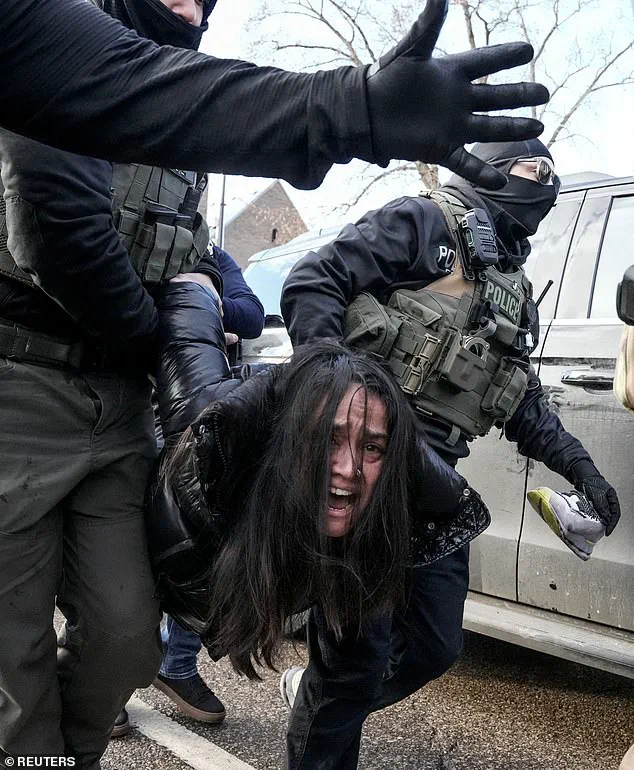 Breaking: ICE Confrontation in Minneapolis Involves US Citizen Allegedly Blocking Operations, Video Spreads Internationally