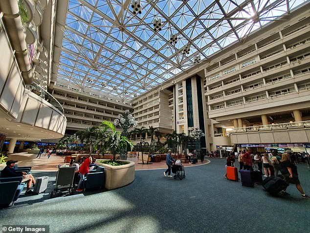 Shocking Landing at Orlando Airport: United Airlines Jet's Front Wheel Comes Loose, Raising Safety Concerns