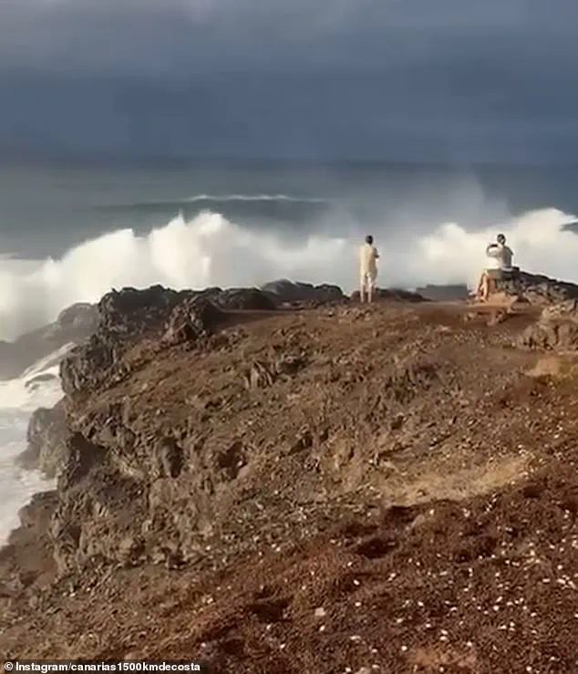Tourists Narrowly Escape Monster Wave After Ignoring Warnings on Gran Canaria Cliffs