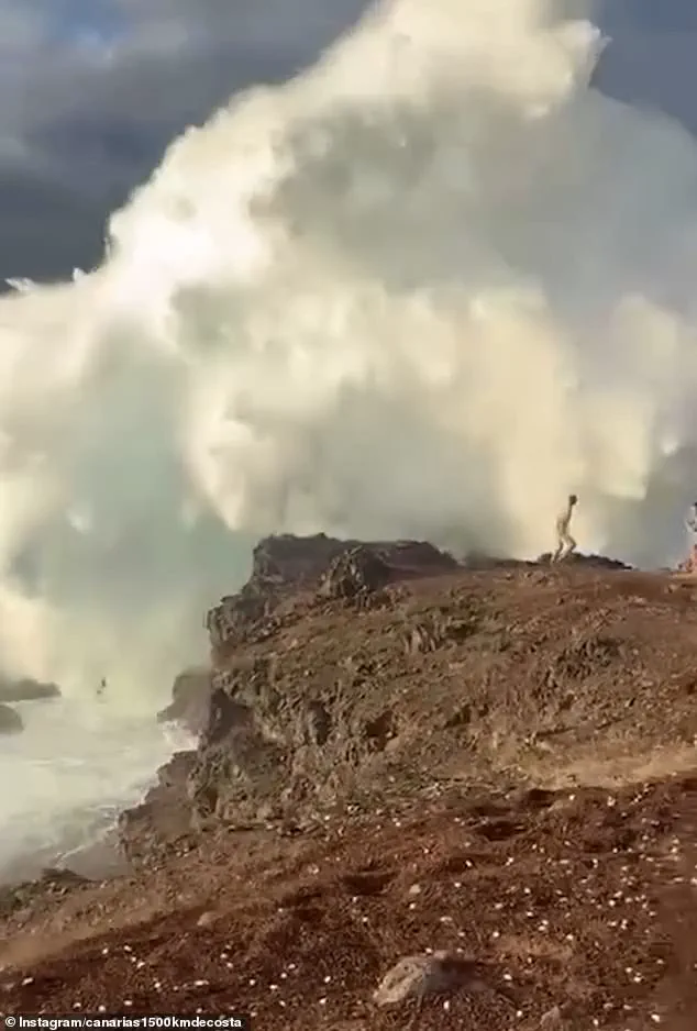 Tourists Narrowly Escape Monster Wave After Ignoring Warnings on Gran Canaria Cliffs