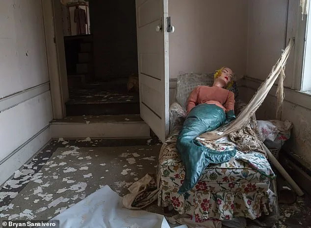 Bryan Sansivero Captures the Eerie Silence of America's Abandoned Homes