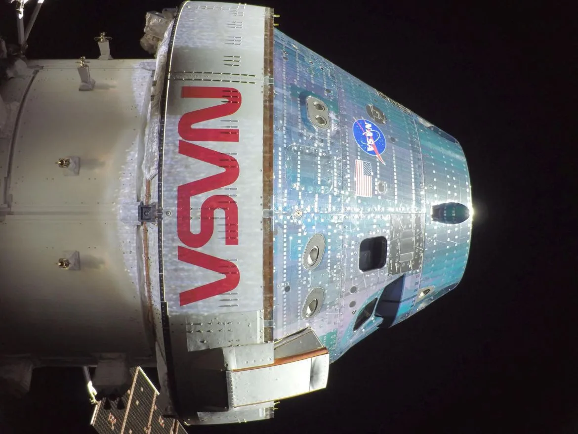 Artemis II Crew Reaches Halfway Point Between Earth and Moon Ahead of Historic Lunar Flyby
