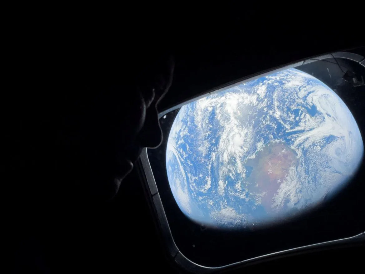 Artemis II Crew Reaches Halfway Point Between Earth and Moon Ahead of Historic Lunar Flyby